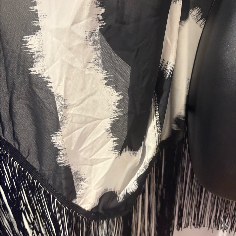 Mossino Supply Co. Black and Cream Kimono - Picture 3 of 4